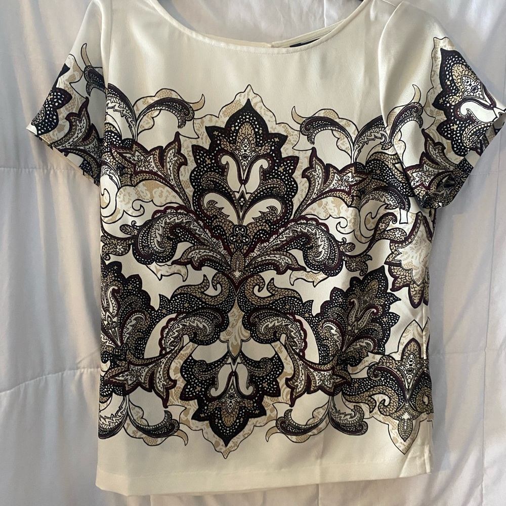 Beautiful WHBM top. Like new